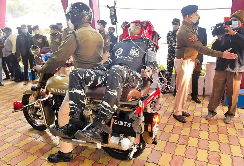  மீட்பு பணிக்கு பயன்படுத்த வசதியாக துணை ராணுவத்துக்கு 21 பைக் ஆம்புலன்ஸ் வழங்கப்பட்டு உள்ளது!