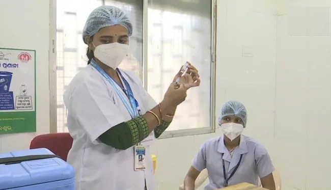 இலங்கையில் 28ஆம் திகதி முதல் கொரோனா தடுப்பூசி செலுத்தும் நடவடிக்கை ஆரம்பம்!