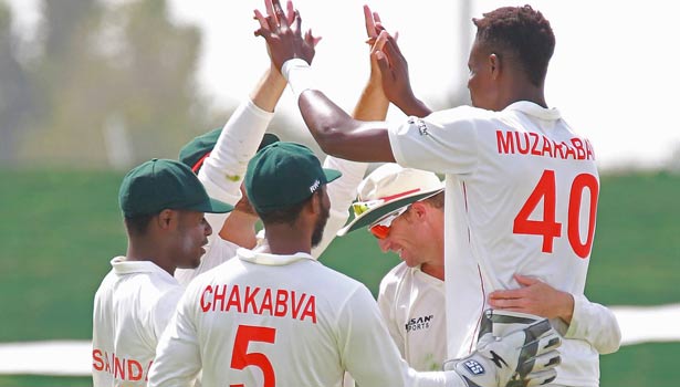 ஜிம்பாப்வேவுக்கு எதிரான முதல் டெஸ்டில் ஆப்கானிஸ்தான் அணி முதல் இன்னிங்சில் 131 ரன்னில் ஆல் அவுட்டானது!