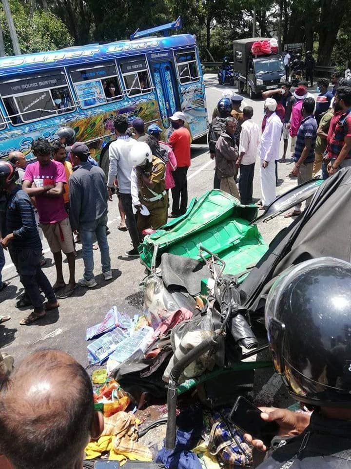 நுவரெலியா - வெலிமடை பிரதான வீதியில் ஹக்கலை பிரதேசத்தில் இடம்பெற்ற வாகன விபத்து!
