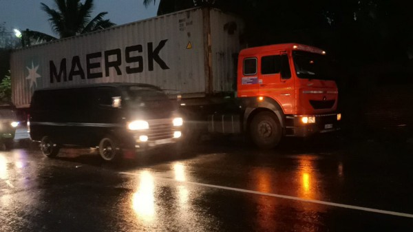 கனகரக வாகனம் – மோட்டர் சைக்கிள் மோதி விபத்து : ஒருவர் படுகாயம்!