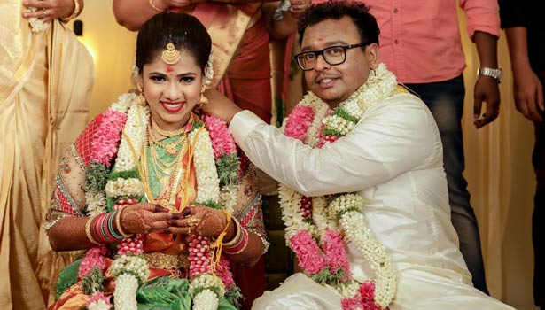கொரோனா ஊரடங்கு எதிரொலி... எளிய முறையில் நடந்த ‘பிகில்’ பட ஒளிப்பதிவாளர் திருமணம்!