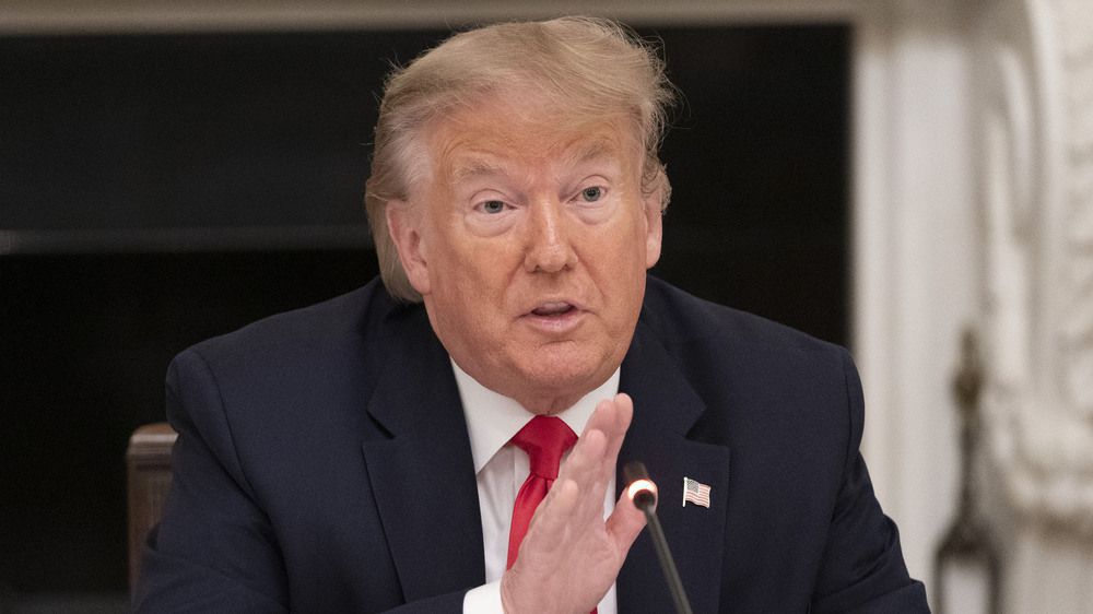 டுவிட்டர், பேஸ்புக் கணக்குகள் முடக்கம் : புதிதாக தகவல் தொடர்பு வலைத்தளத்தை தொடங்கிய டிரம்ப்!