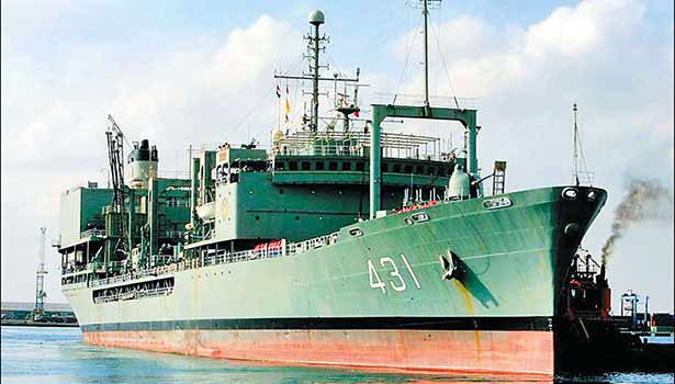 ஈரானில் மிகப்பெரிய போர்க்கப்பல் தீப்பிடித்து கடலில் மூழ்கியது!