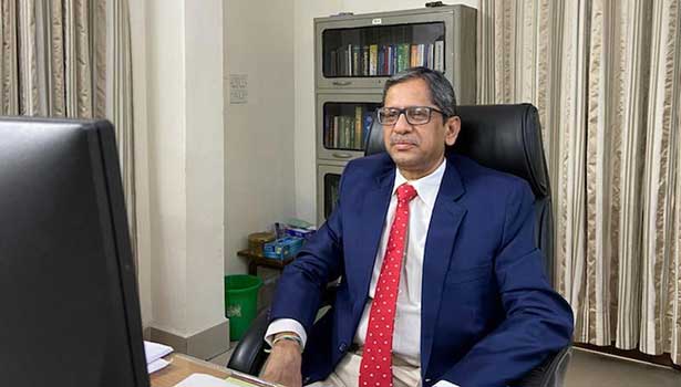 வக்கீல்களுக்கு தடுப்பூசி போடுவதில் முன்னுரிமை - சுப்ரீம் கோர்ட்டு தலைமை நீதிபதி வலியுறுத்தல்!