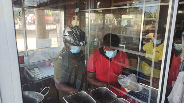 கிளிநொச்சி உணவகம் ஒன்றில் உணவு பொதியில் மின் கடத்திக்கூடு : நீதிமன்றில் வழக்கு தாக்கல்!