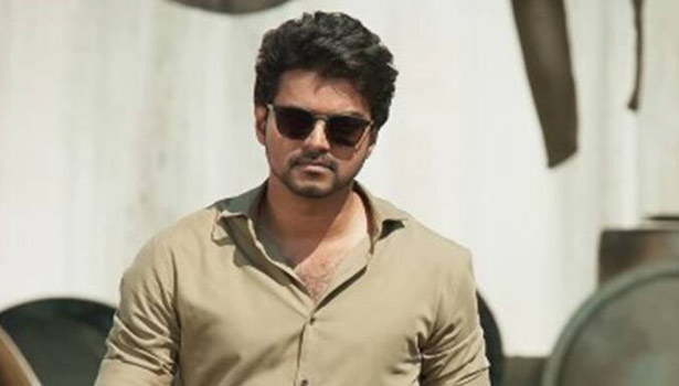 விஜய் படத்தின் அறிவிப்பை வெளியிட்டு நீக்கிய பிரபலம்!