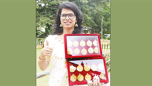 ஏழை குடும்பத்தில் இருந்து வந்து 20 தங்கப்பதக்கங்களை வென்ற மாணவி!