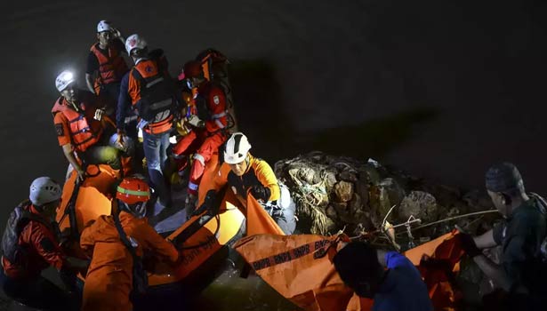 இந்தோனேசியாவில் ஆற்றில் மூழ்கி 11 மாணவர்கள் பலி!