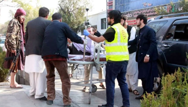 ஆப்கானிஸ்தானில் சோகம் - மருத்துவமனையில் நடந்த குண்டுவெடிப்பு தாக்குதலில் 19 பேர் பலி!