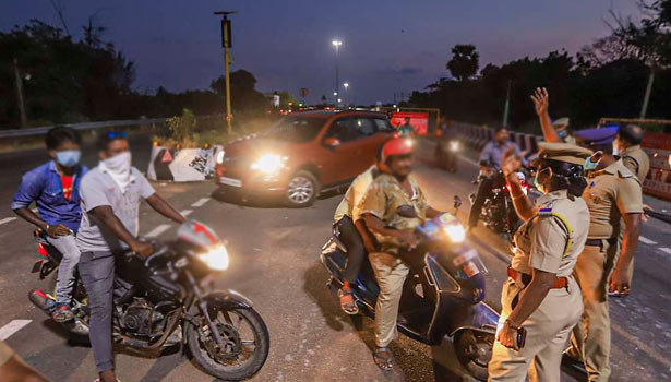 சென்னையில் நாளை இரவு 12 மணிக்கு பிறகு பொதுமக்கள் வெளியில் நடமாட தடை!