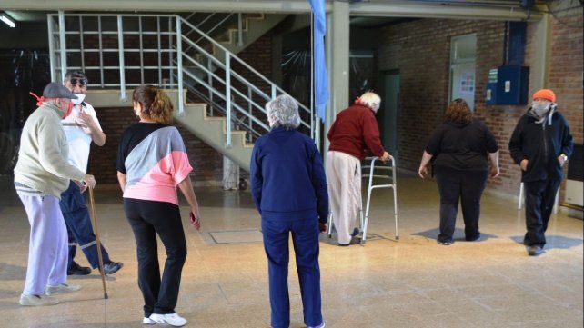 ஒமைக்ரொன் உச்சம் தொட்ட நிலையில் தென் ஆபிரிக்காவில் ஊரடங்கு உத்தரவு திடீர் ரத்து!