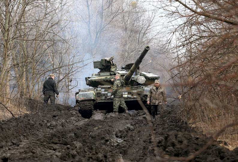 பீரங்கிகளுடன் தயார் நிலையில் ரஷ்ய படைகள் உக்ரைன் - ரஷ்யா இடையே நீடிக்கும் பதற்றம்! 