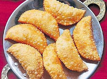 உங்க வீட்டுல ரவை இருந்தா இப்படி செய்து சாப்பிடுங்க! ருசியான பலகாரம்