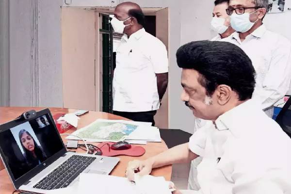 உக்ரைனில் தண்ணீர் உணவின்றி தவிக்கும் மகன்; பெற்றோரின் கண்ணீர் கோரிக்கை