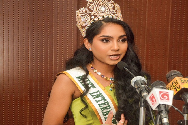 இலங்கை தொடர்பில் இங்கிலாந்து அழகி வெளியிட்ட அறிவிப்பு