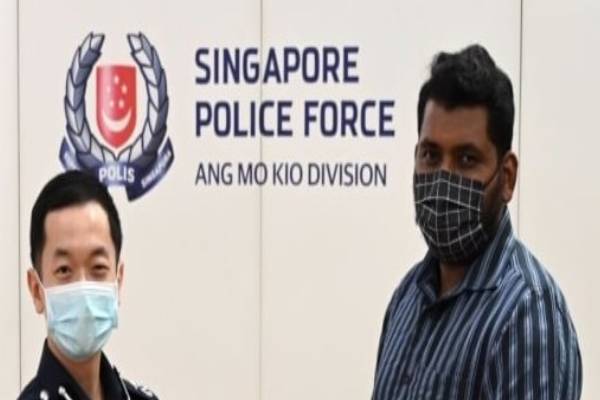 சிங்கப்பூரில் வாள்வெட்டுத் தாக்குதலை அடக்கிய இலங்கையருக்கு அந்நாட்டு காவல்துறை சூட்டிய புகழாரம்