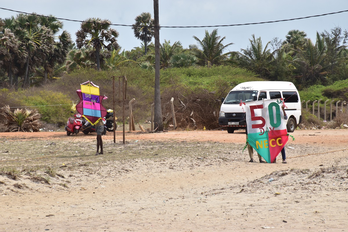 கௌரவமான அரசியல் தீர்வை வலியுறுத்தி மன்னாரில் பறந்த பட்டங்கள்!