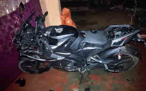 யாழில், வீட்டின் மீது பெற்றோல் குண்டுத் தாக்குதல்!