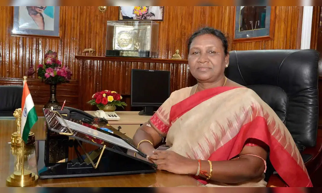 பள்ளத்தாக்கில் பஸ் கவிழ்ந்து 25 பேர் பலி - ஜனாதிபதி திரவுபதி முர்மு இரங்கல்! 