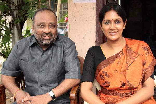நடிகை தேவதர்ஷினியின் கணவர் சேத்தனா இது?- சூப்பர் நிகழ்ச்சிக்கு வந்த பிரபலம்!