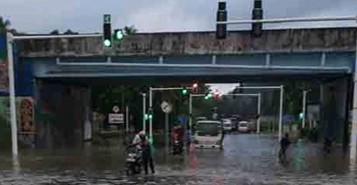 தெற்கு அதிவேக நெடுஞ்சாலையின் வெலிப்பன்ன நுழைவாயில் வெள்ளத்தில் மூழ்கியுள்ளது!