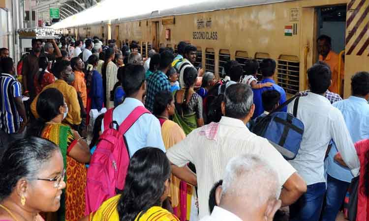 தீபாவளி விடுமுறை முடிந்து மீண்டும் சென்னை திரும்பும் மக்கள்!  